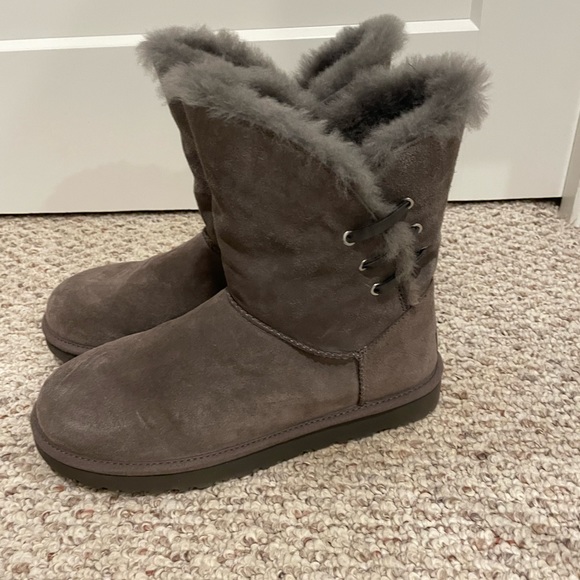 Ugg - Picture 2 of 5